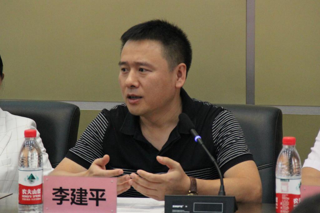 李建平副教授进行课程介绍